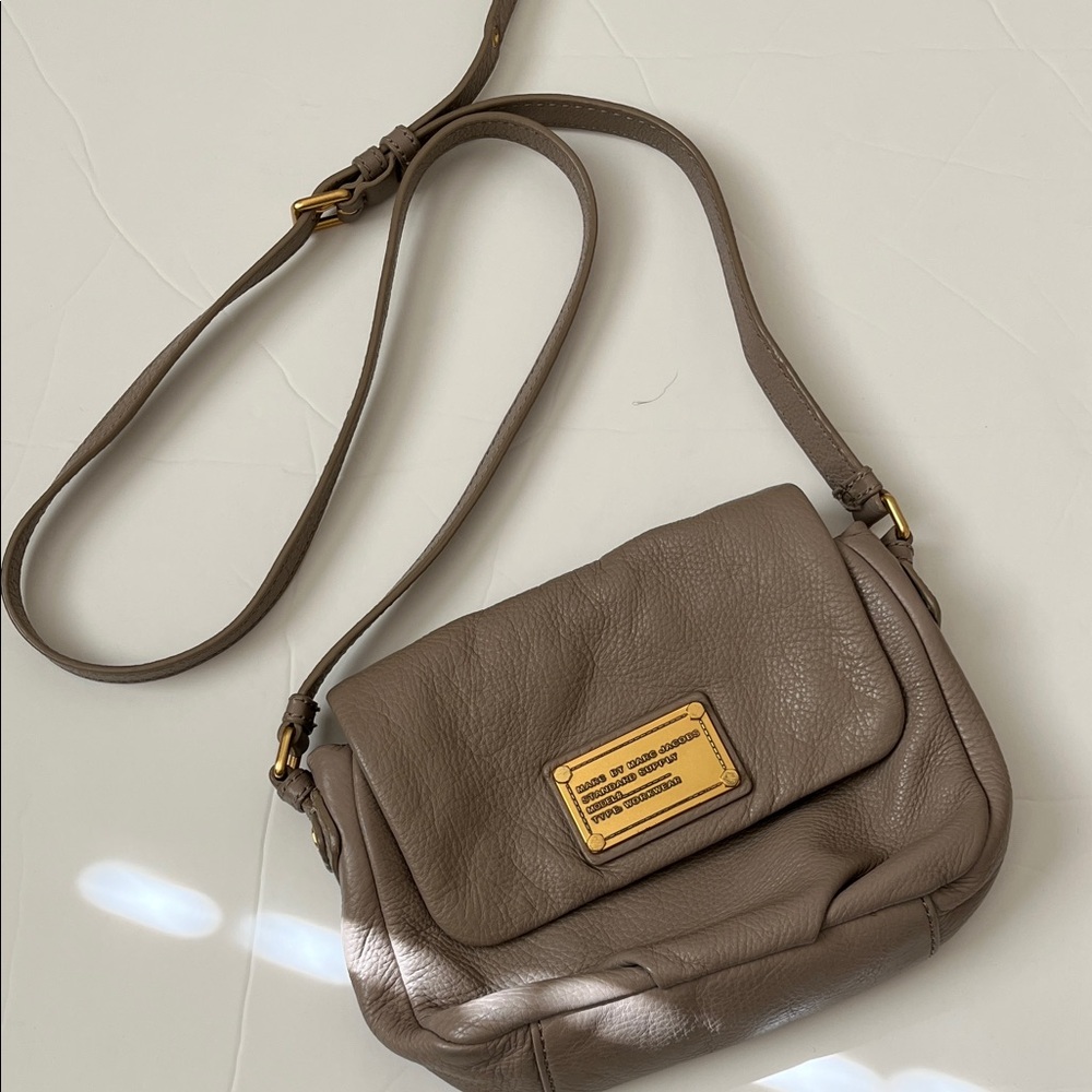 Marc Jacobs Taupe Crossbody Leather Bag